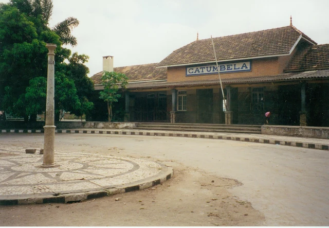 Edificio della stazione ferroviaria di Catumbela sulla ferrovia di Benguela in Angola