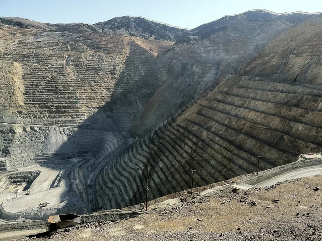 Gradoni della miniera di rame a cielo aperto Bingham Canyon nello Utah