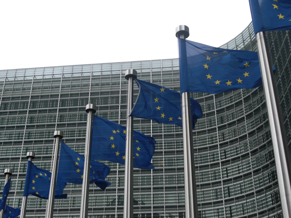 Bandiere dell’Unione europea presso la Commissione europea nel 2010