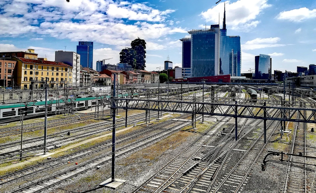 Lo skyline di Porta Nuova e la stazione Milano Porta Garibaldi