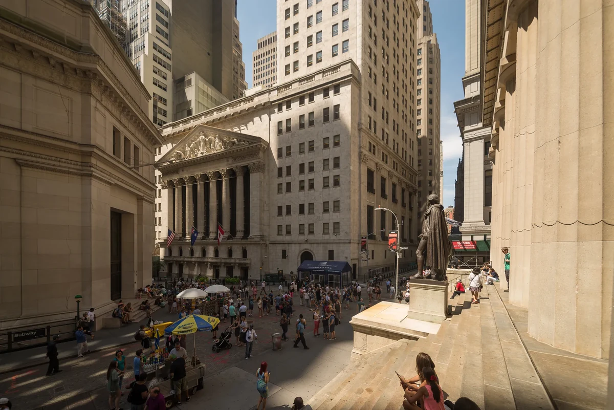 La New York Stock Exchange tra Broad Street e Wall Street, nell’agosto 2017
